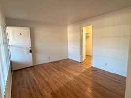 featured image of 1317 E Reserve St