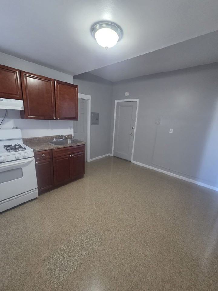 101 Burgess Pl. - Photo 3 of 23