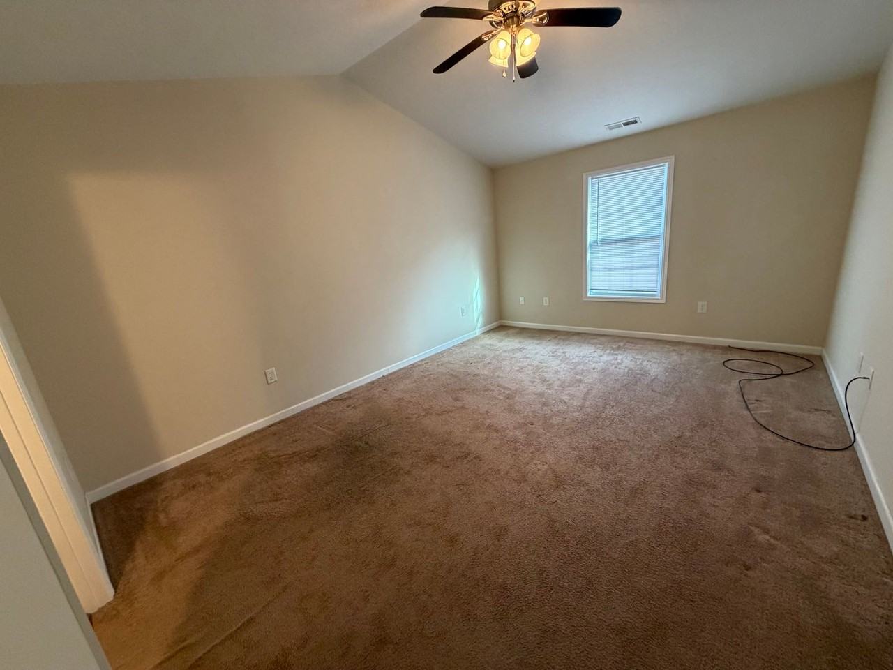 22 Skylar Ct - Photo 5 of 16