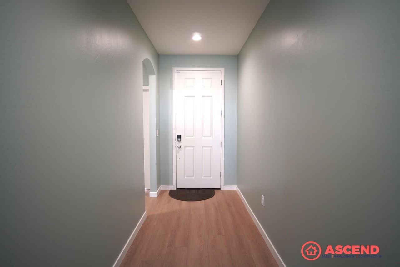 1018 Warwickshire Ave - Photo 3 of 20