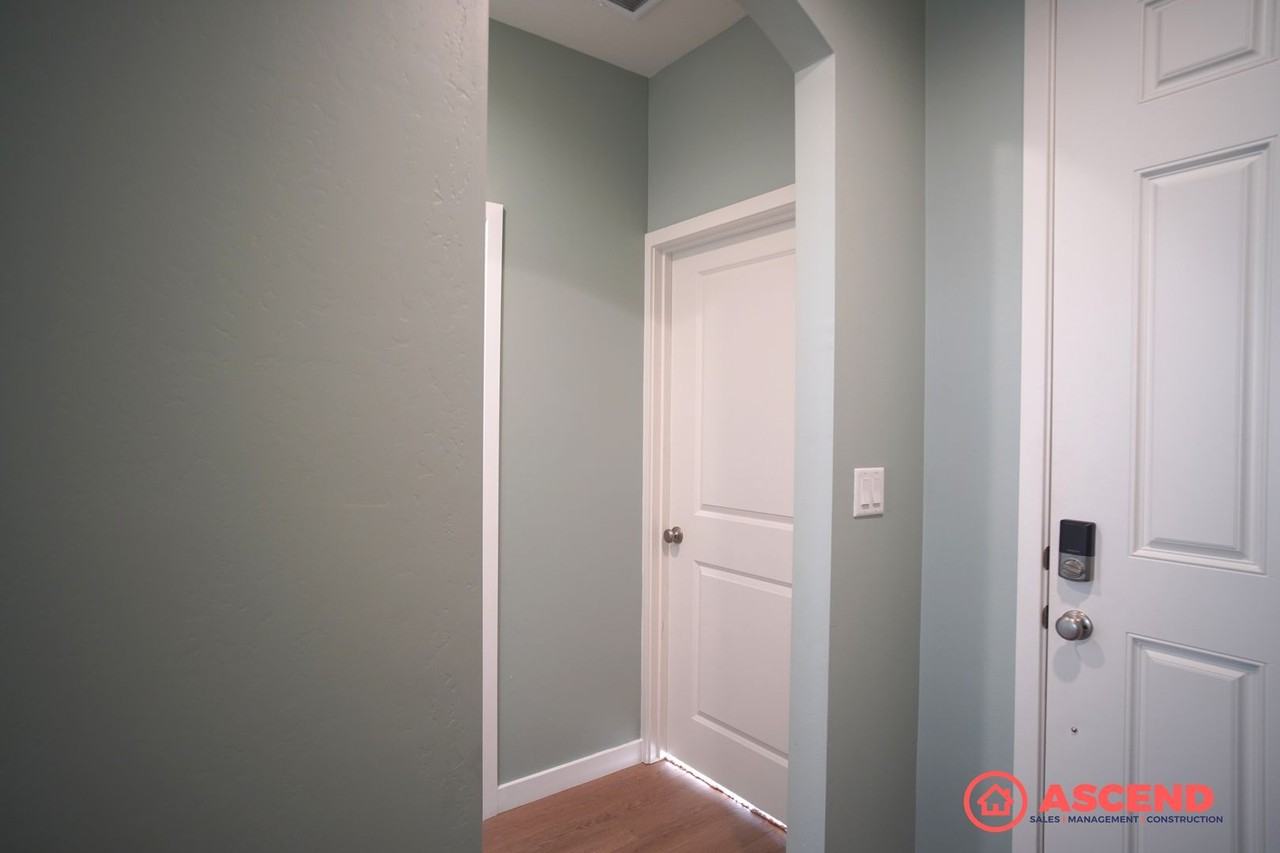 1018 Warwickshire Ave - Photo 4 of 20