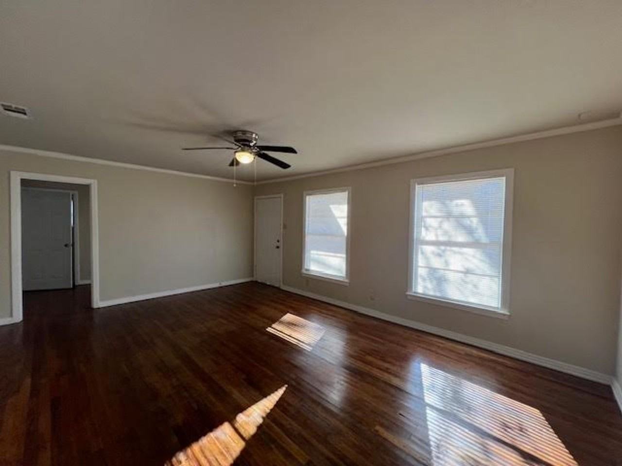 1105 Fisher St - Photo 5 of 19