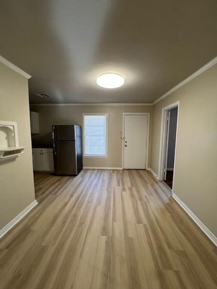 1105 Fisher St - Photo 6 of 19