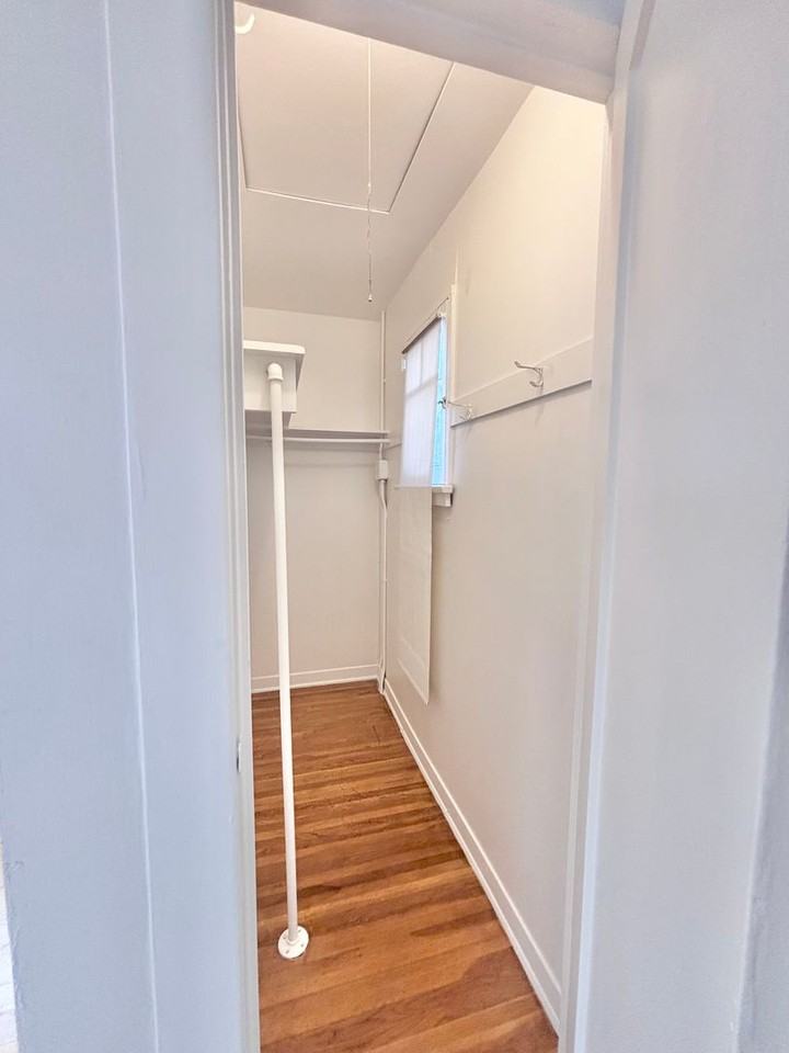 2339 Norwalk Ave - Photo 7 of 24