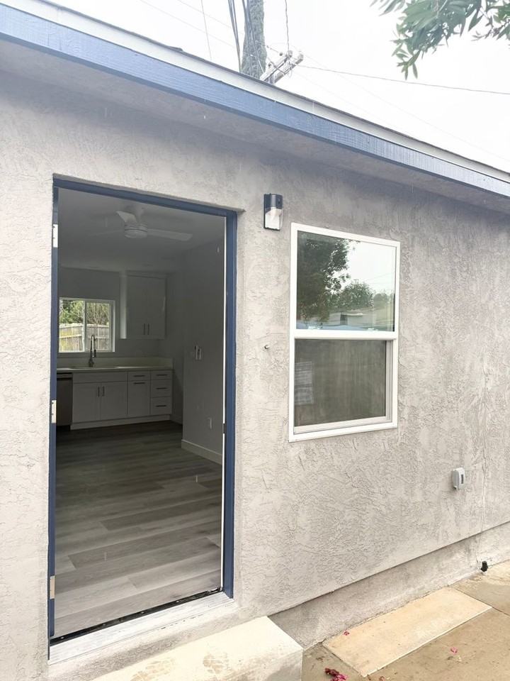 849 W. 11th Street - Photo 2 of 13