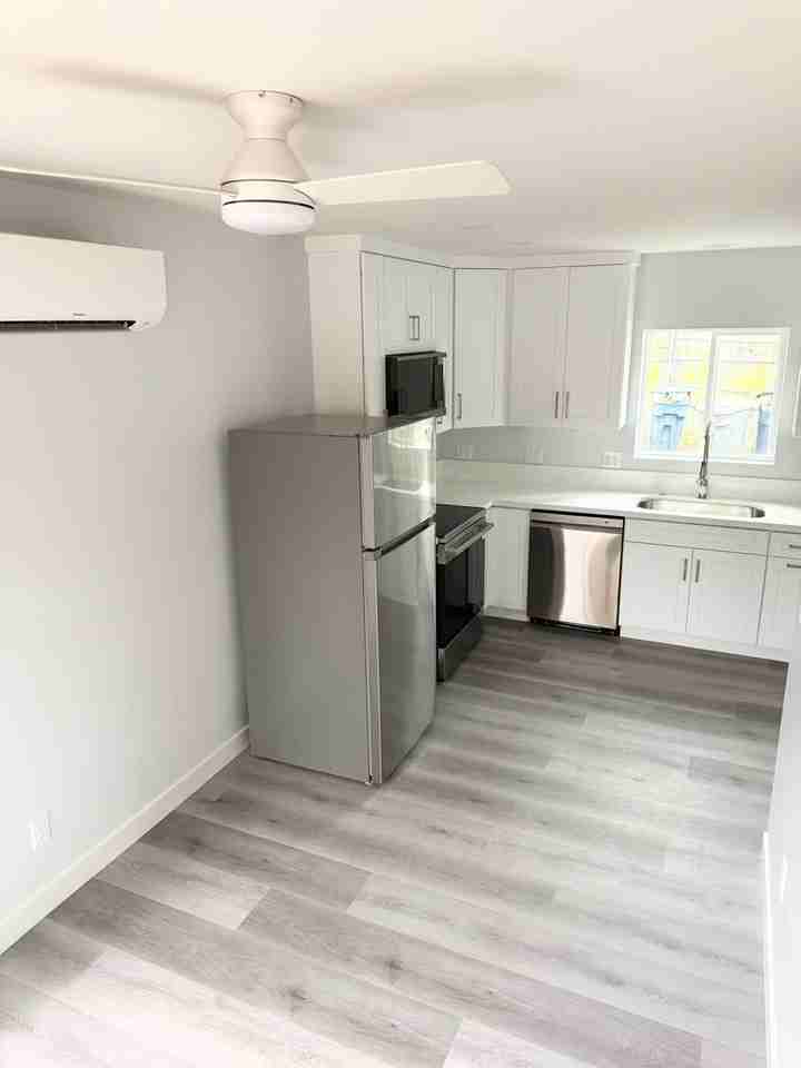 849 W. 11th Street - Photo 3 of 13