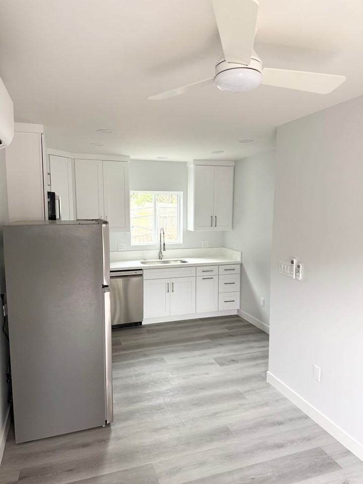 849 W. 11th Street - Photo 5 of 13