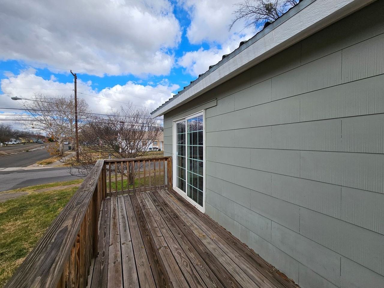 715 Valley Rd - Photo 2 of 19