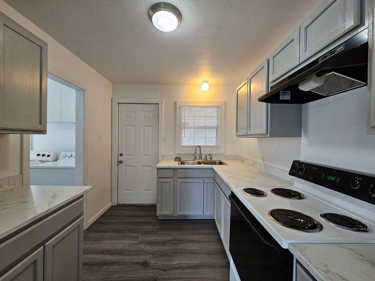 715 Valley Rd - Photo 3 of 19