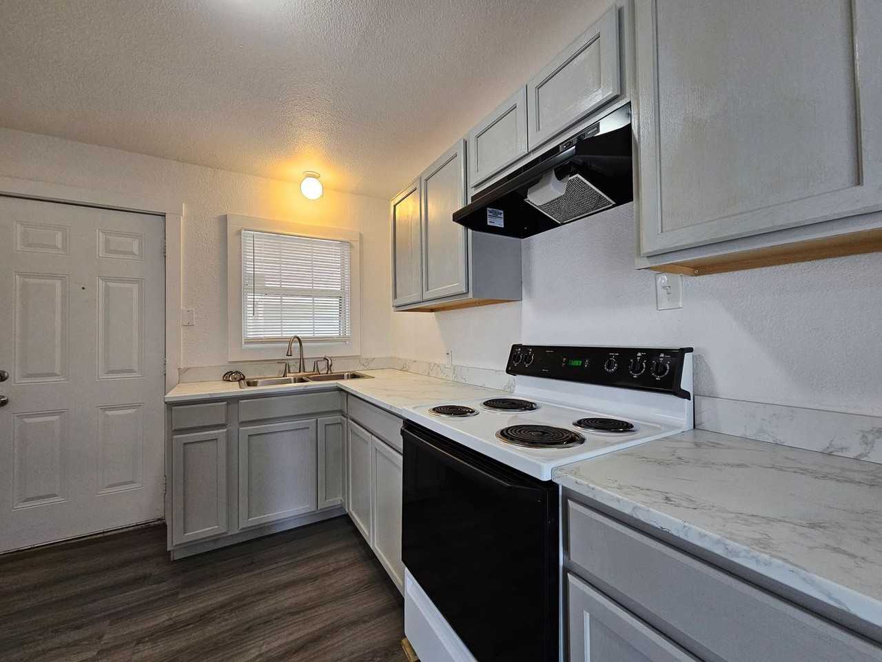 715 Valley Rd - Photo 4 of 19