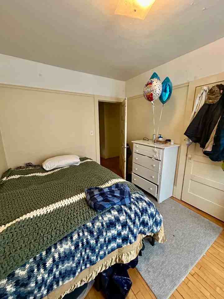 1112 E 6th St - Photo 7 of 22