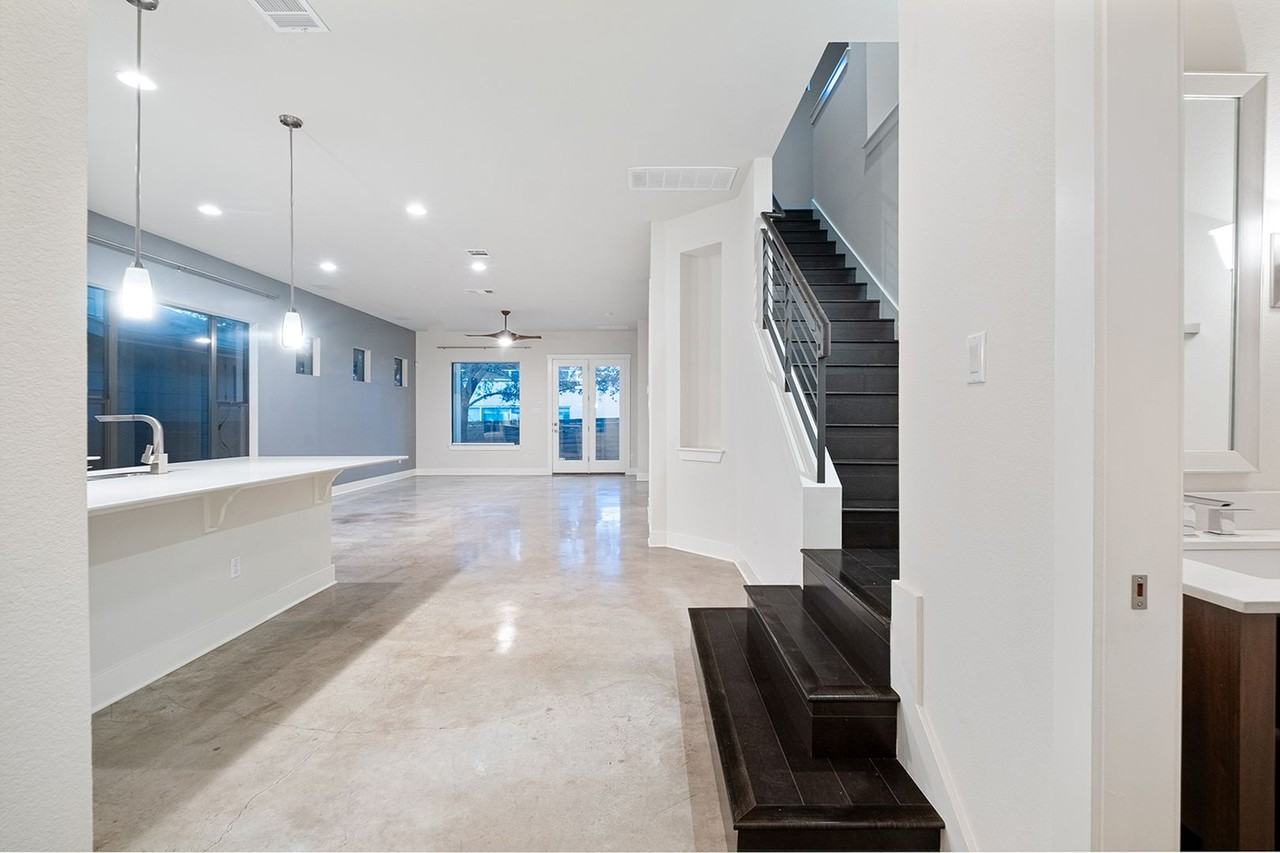 904 Freewater Ln - Photo 4 of 27