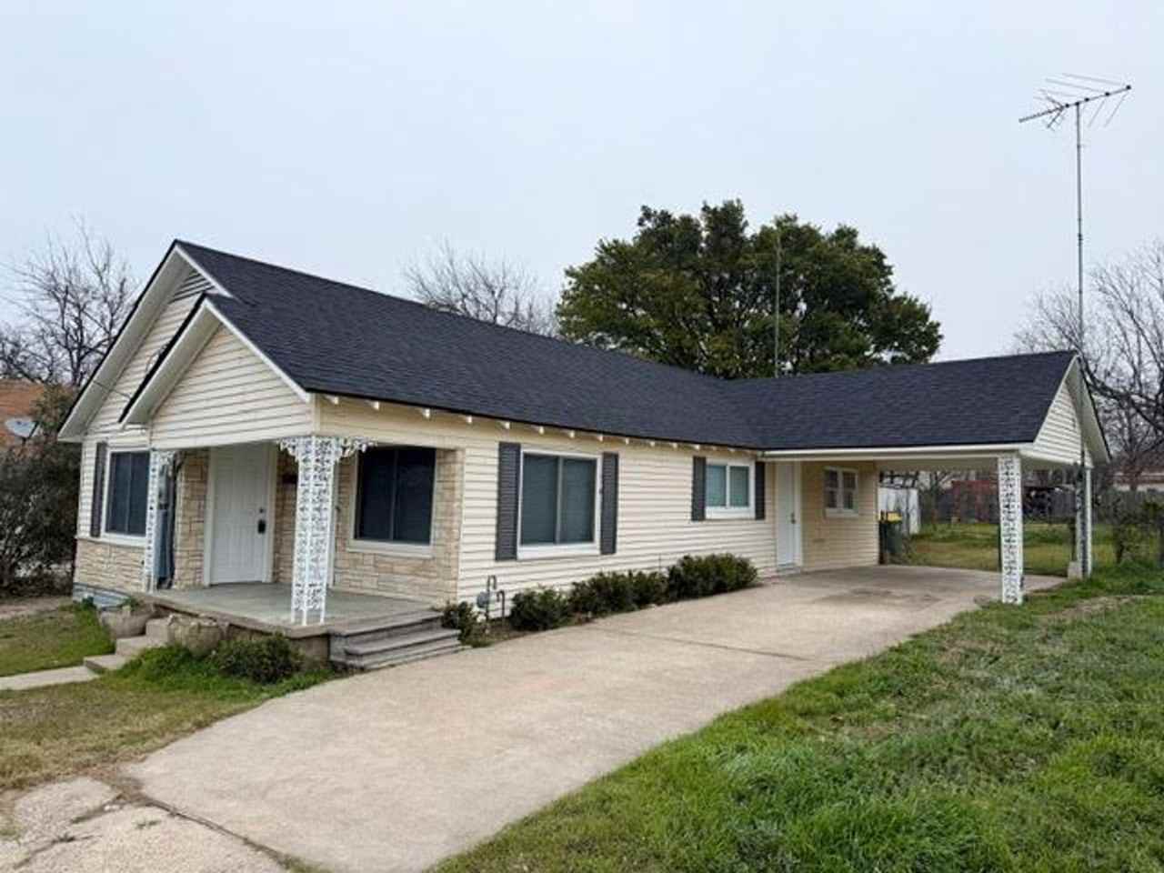 107 S Harrison St - Photo 2 of 15