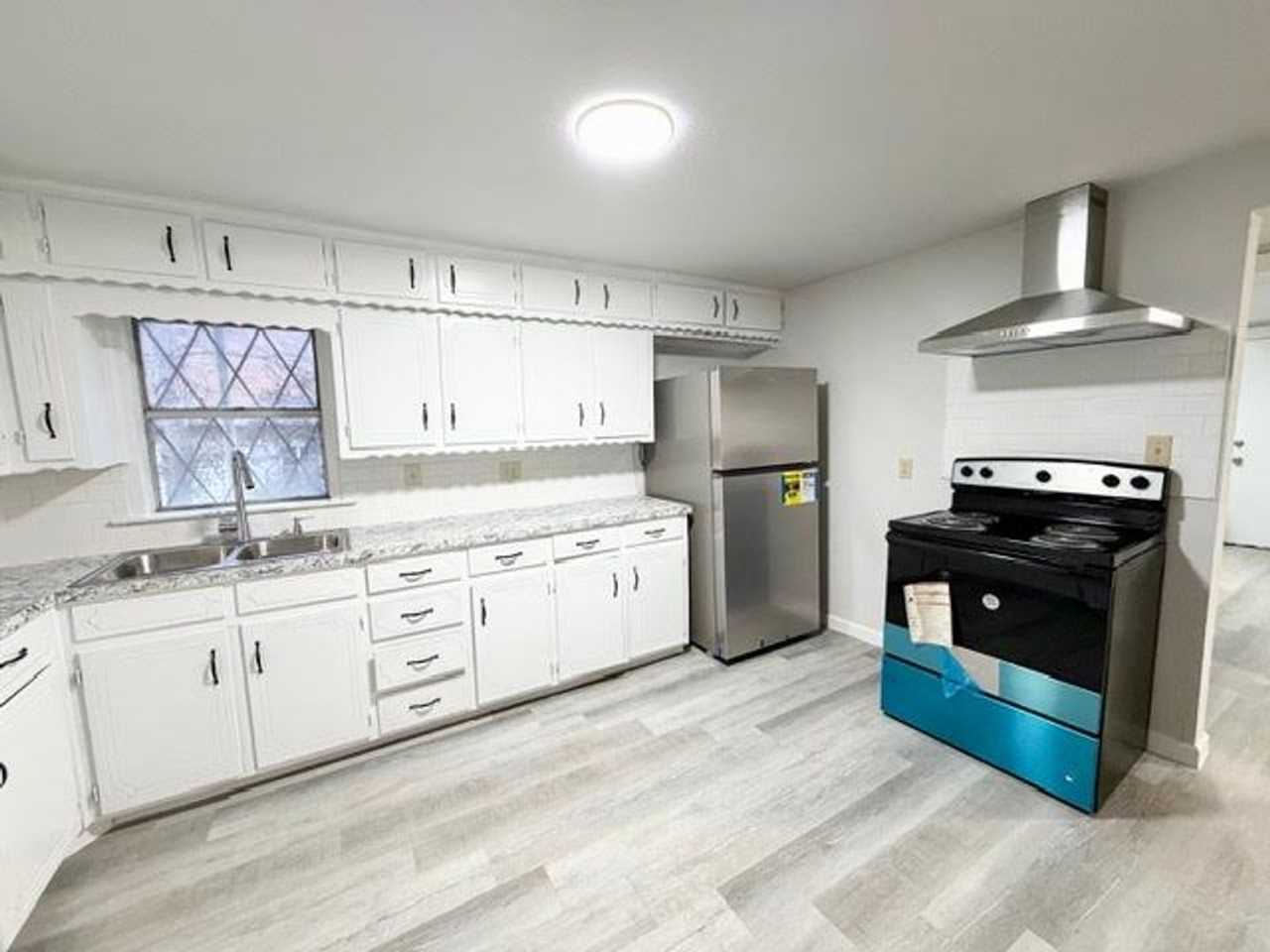 107 S Harrison St - Photo 5 of 15