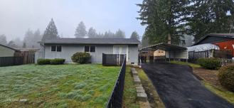 420 Ne Schooner Loop - Photo 1 of 1