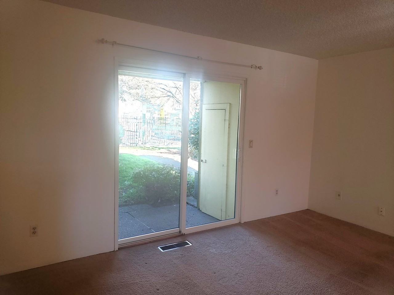 619 N Hayden Bay Dr - Photo 5 of 23