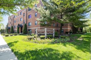 featured image of 119 S Kenmore Ave