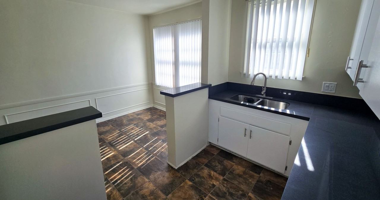 605 Kelton Ave - Photo 6 of 20