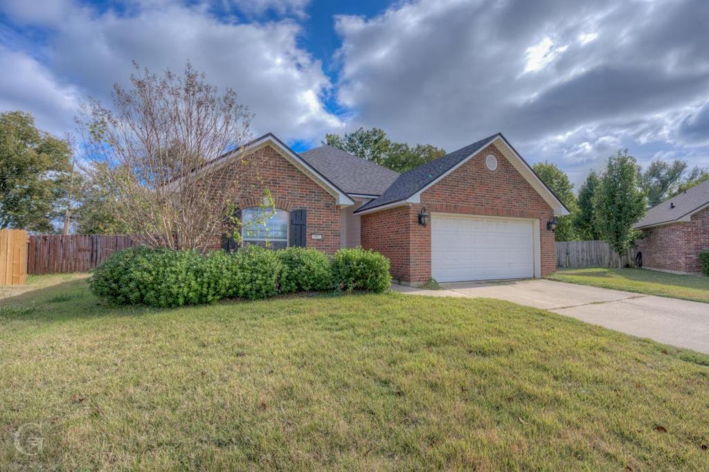 407 Whitefield Ct - Photo 2 of 17