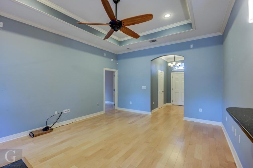 407 Whitefield Ct - Photo 6 of 17