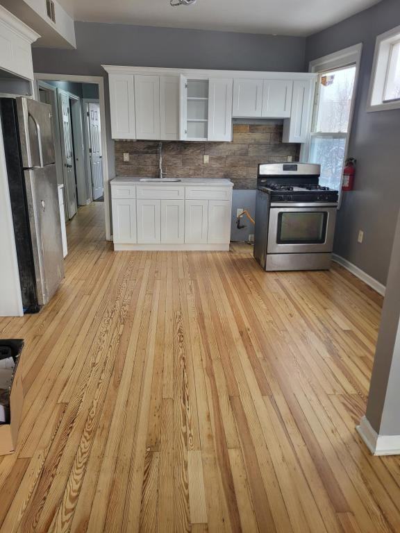 93 Hopkins Pl - Photo 3 of 5