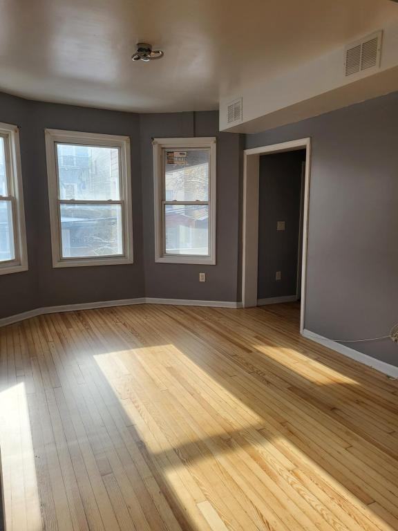 93 Hopkins Pl - Photo 4 of 5