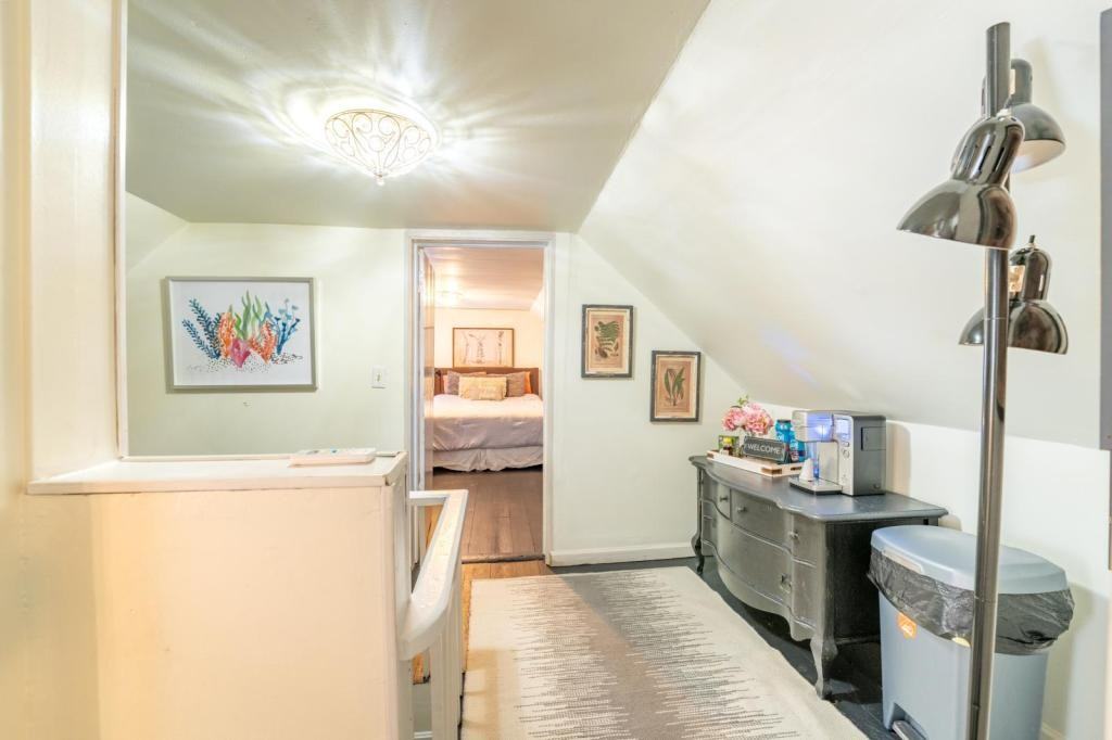 714 E Jefferson St Loft Suite - Photo 7 of 22