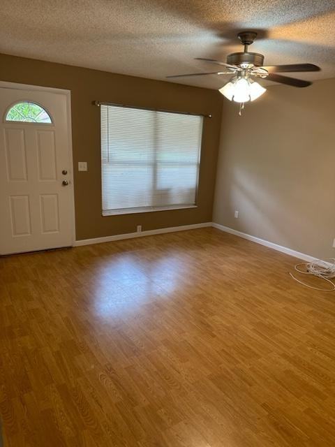 1105 Santa Cruz Ave - Photo 3 of 13