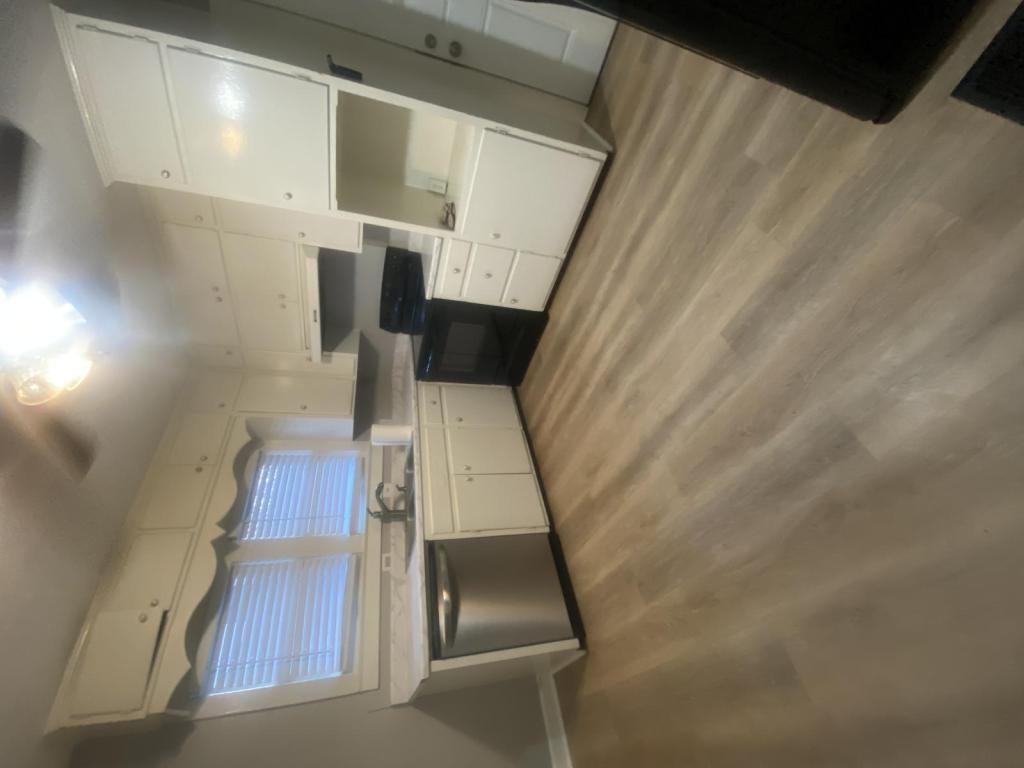 526 S Crescent Ave - Photo 4 of 11