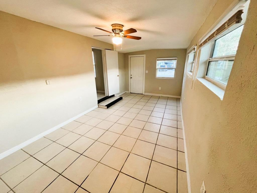 10367 109th Ave - Photo 4 of 31