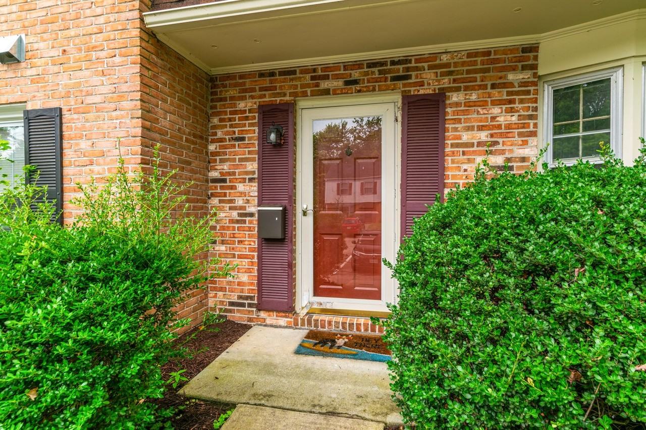 2813 Newton Ct - Photo 3 of 30