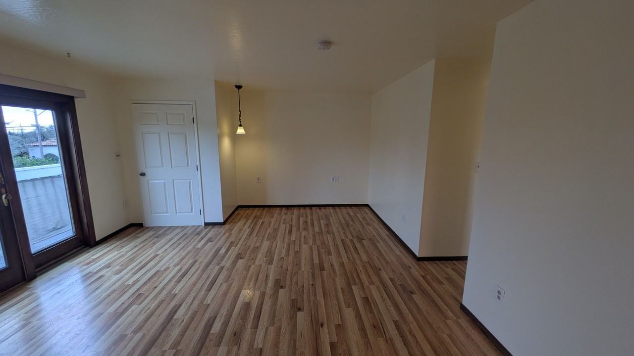 1704 Bay St - Photo 3 of 8