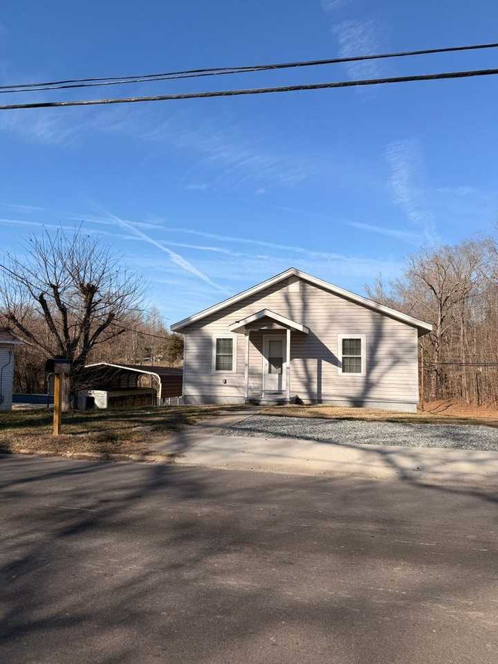 104 Doak St - Photo 3 of 12