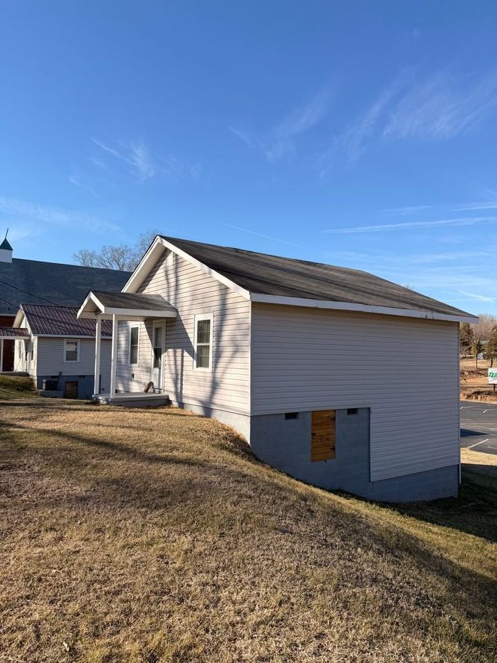 104 Doak St - Photo 5 of 12