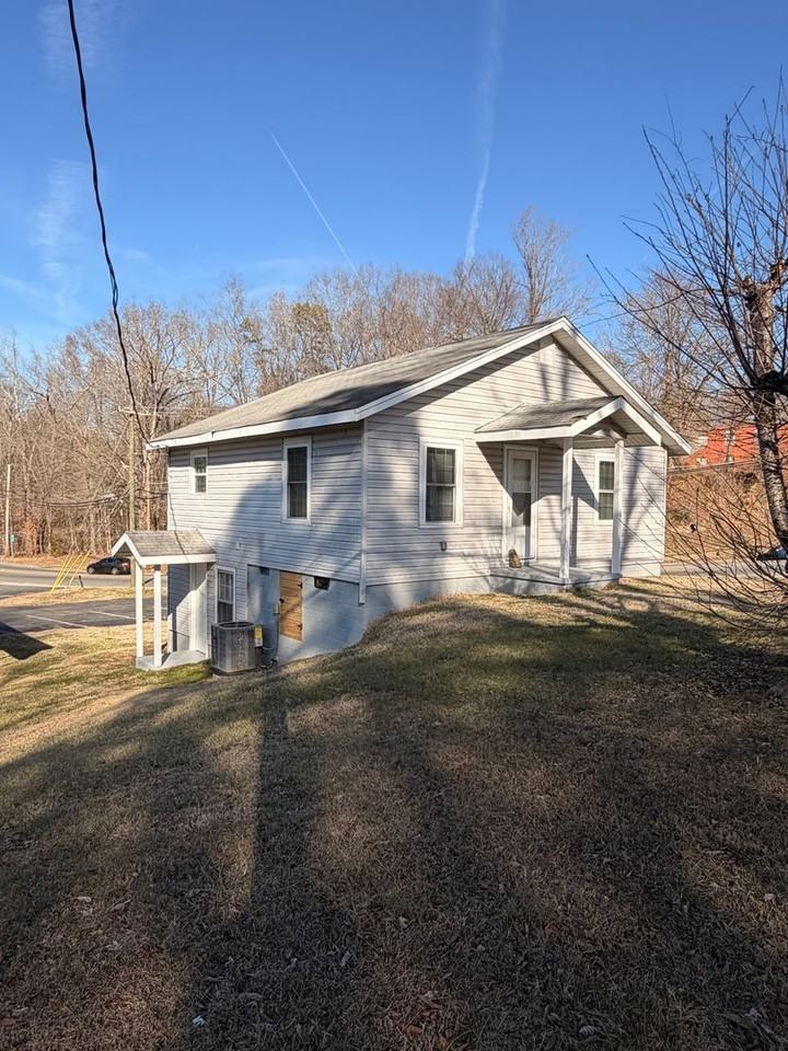 104 Doak St - Photo 6 of 12