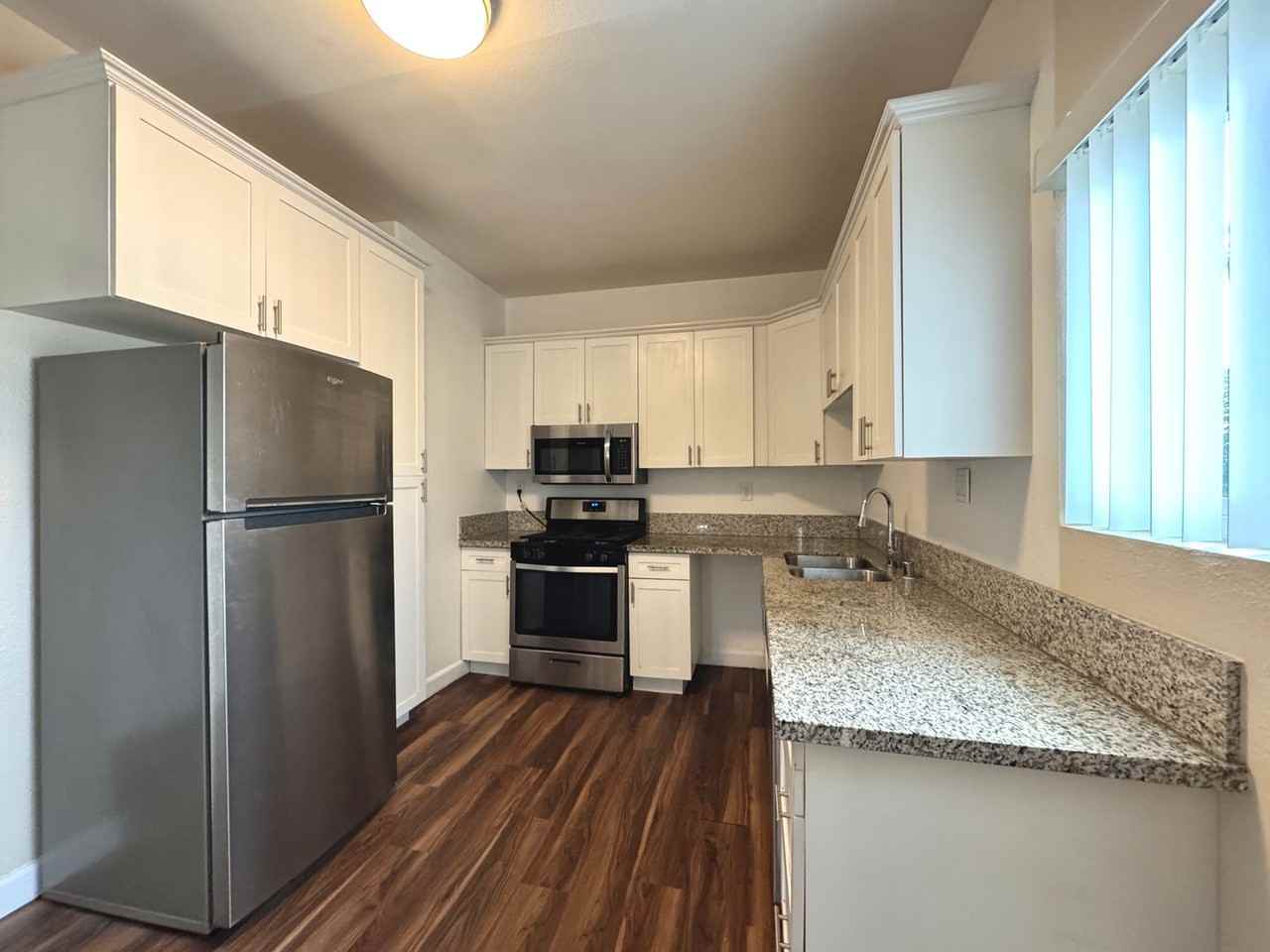 2221 Abbott St #4 - Photo 3 of 15