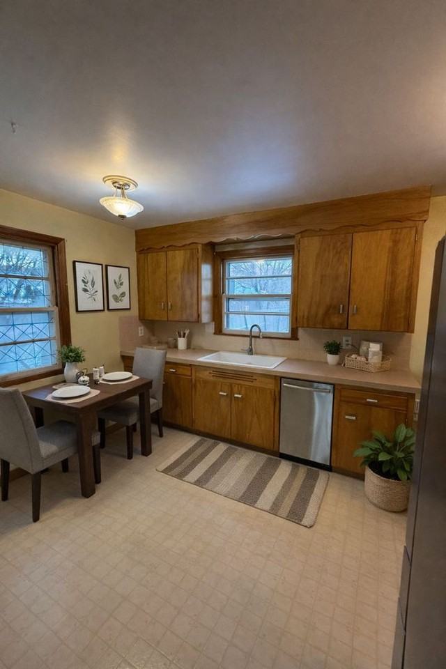 4621 Oneida St - Photo 3 of 14