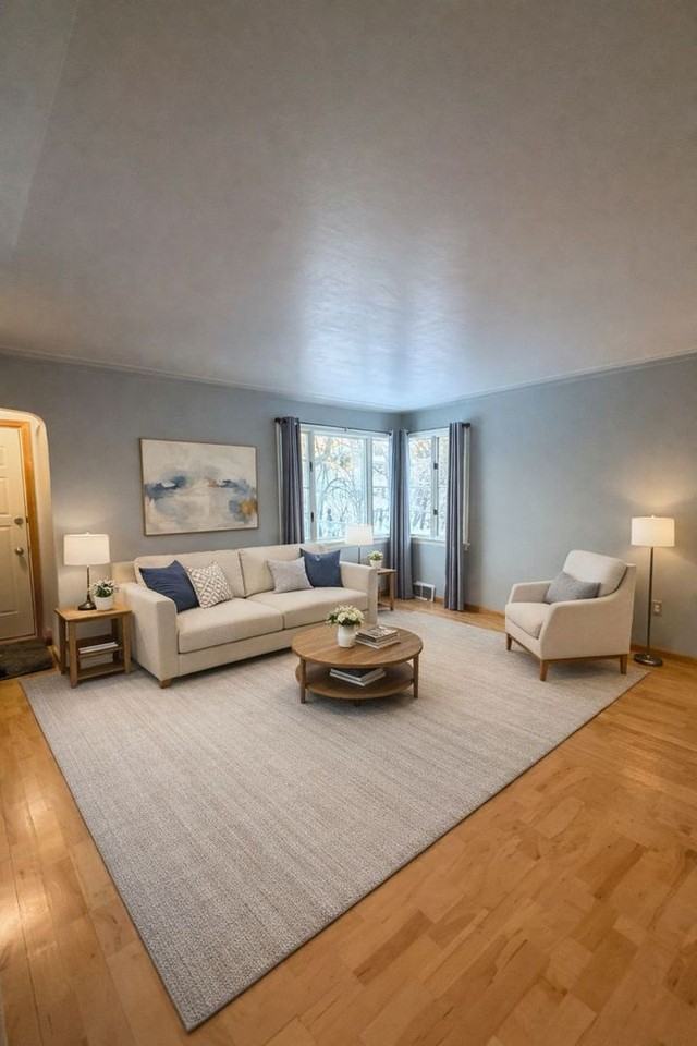 4621 Oneida St - Photo 5 of 14