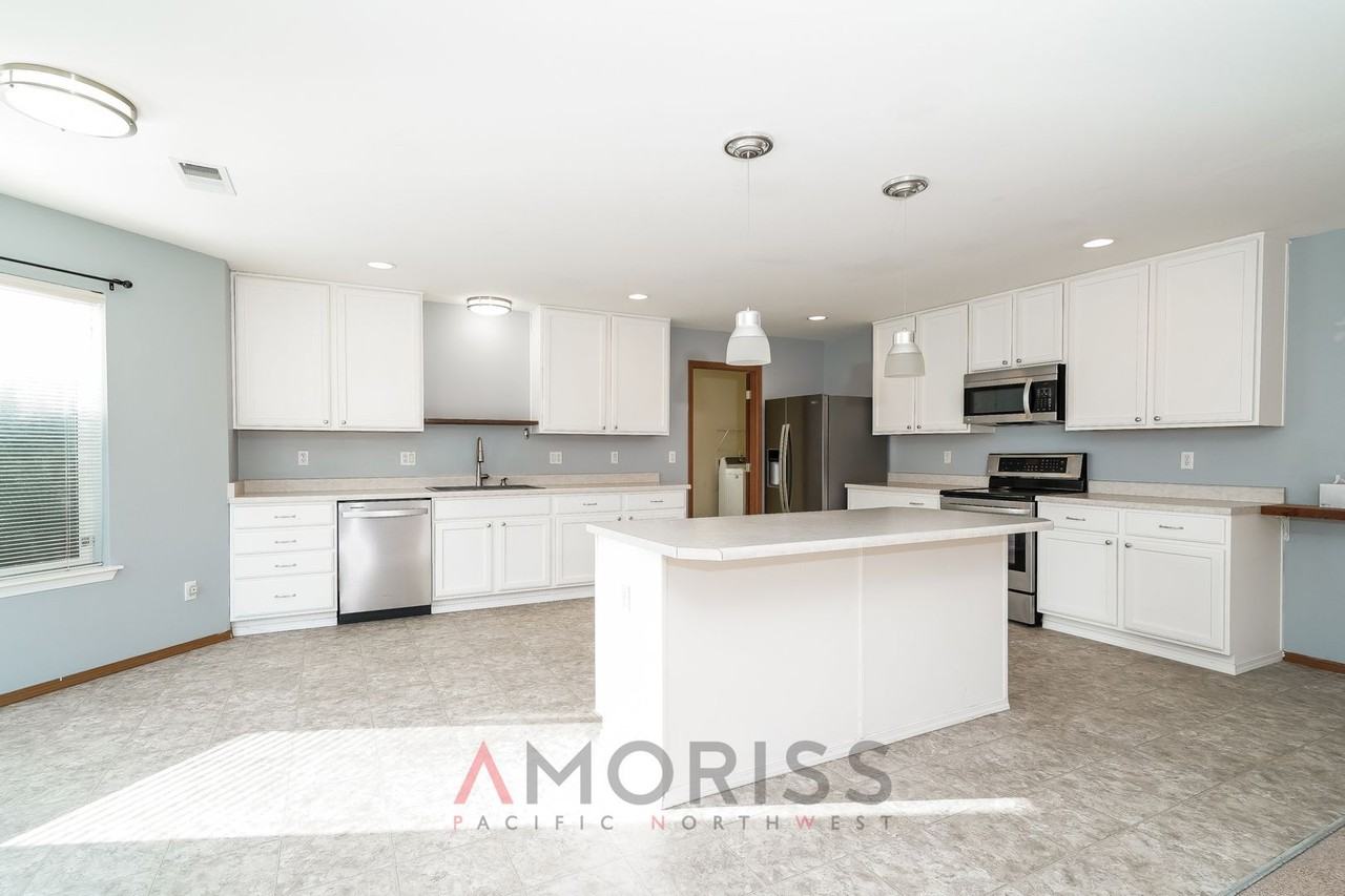 9512 186th Street Ct E - Photo 3 of 21