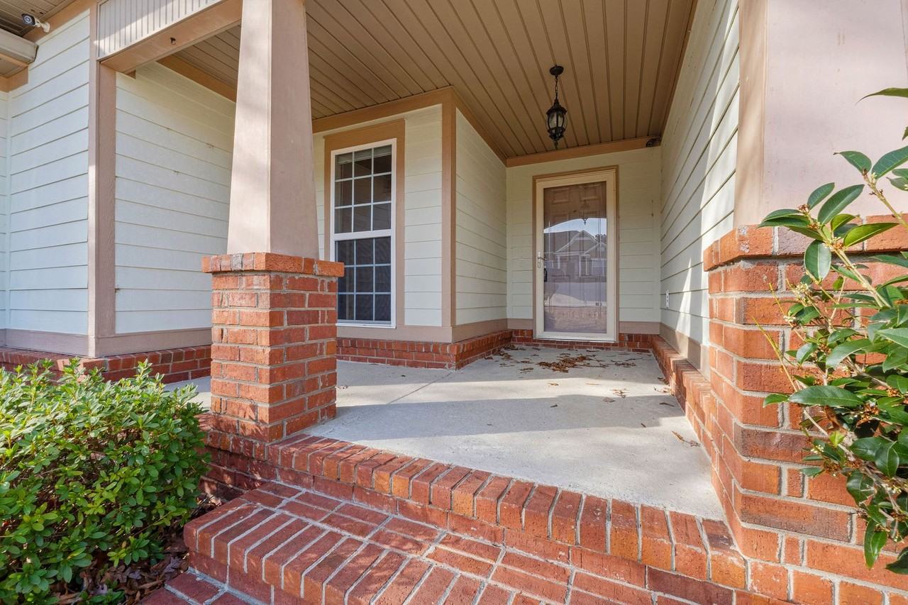 934 Sedgefield Cir - Photo 2 of 39