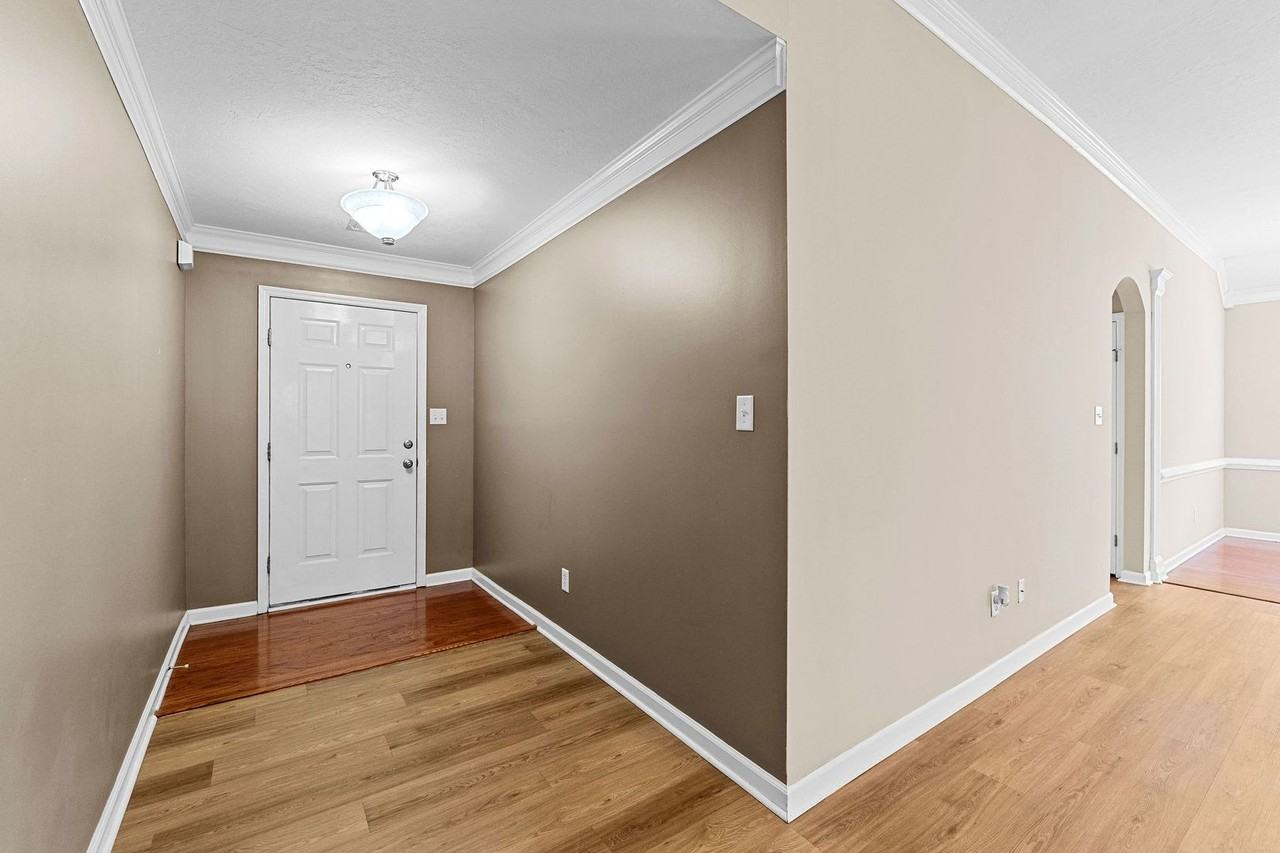 934 Sedgefield Cir - Photo 3 of 39