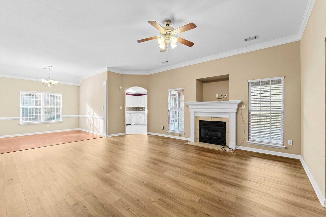 934 Sedgefield Cir - Photo 4 of 39