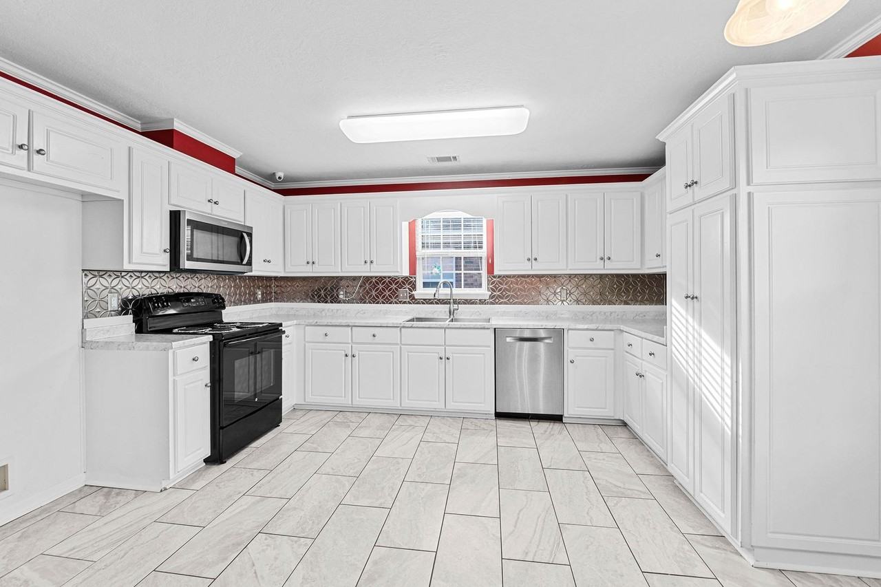 934 Sedgefield Cir - Photo 7 of 39