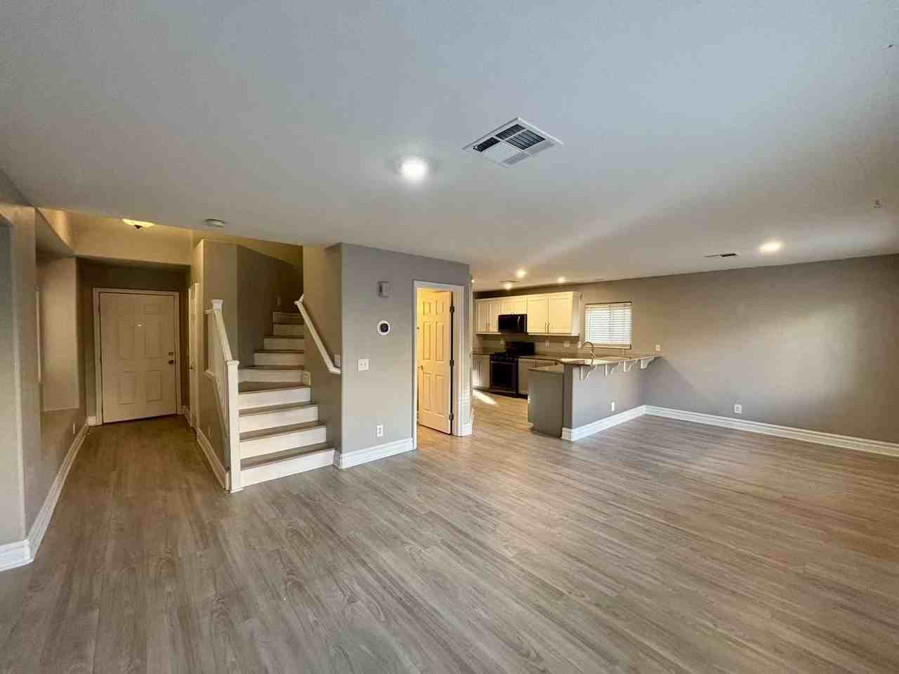 292 Broken Par Dr - Photo 3 of 32