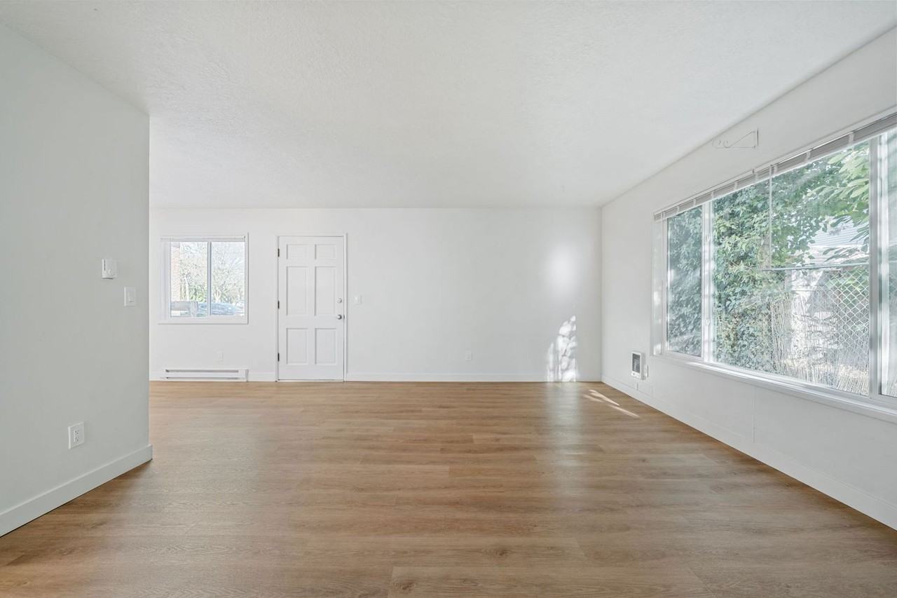 2718 Se Alder St - Photo 5 of 17