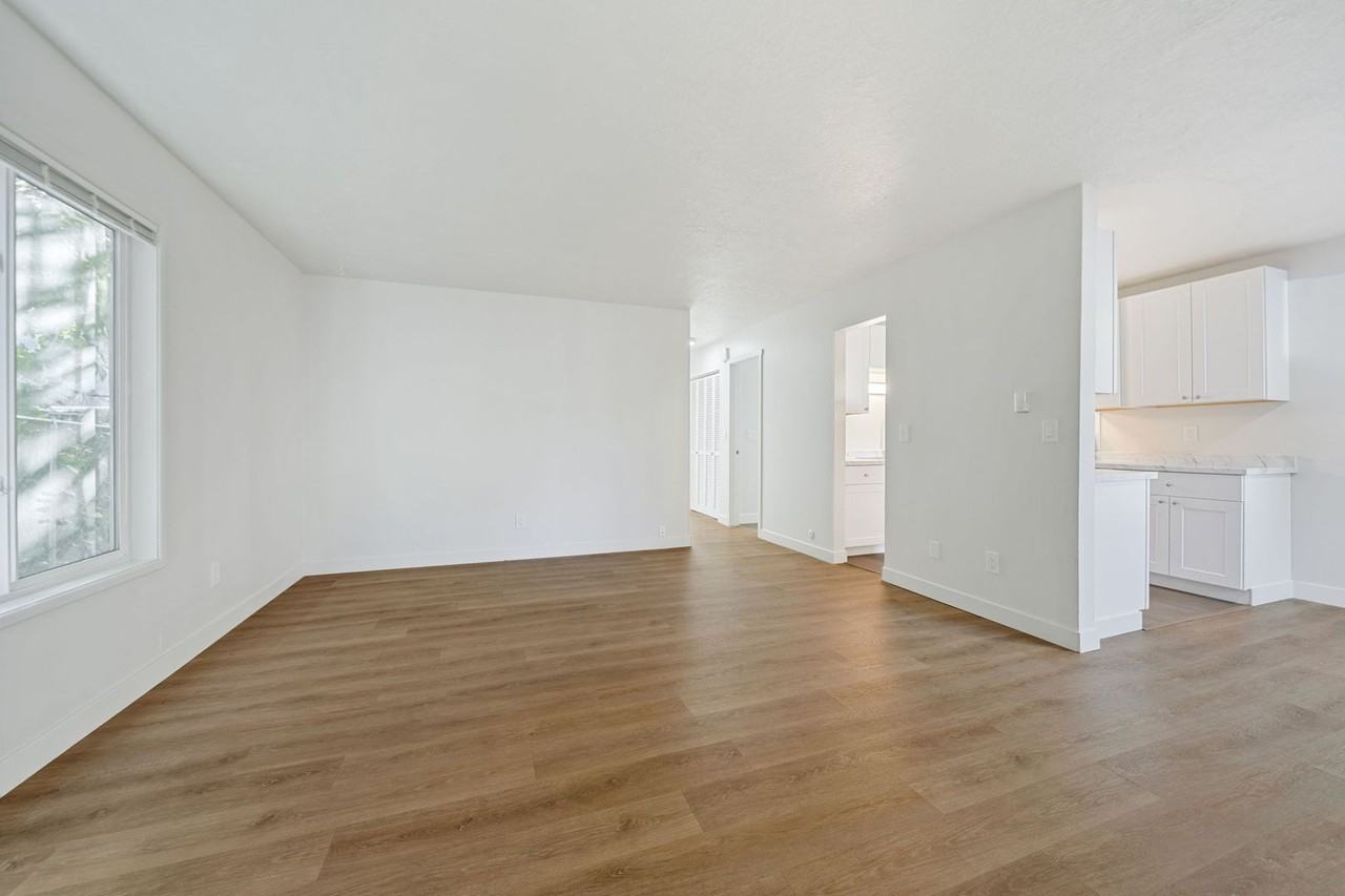 2718 Se Alder St - Photo 7 of 17