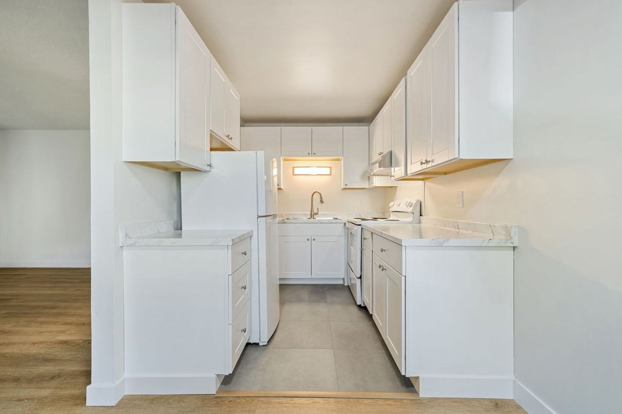 2718 Se Alder St - Photo 3 of 17