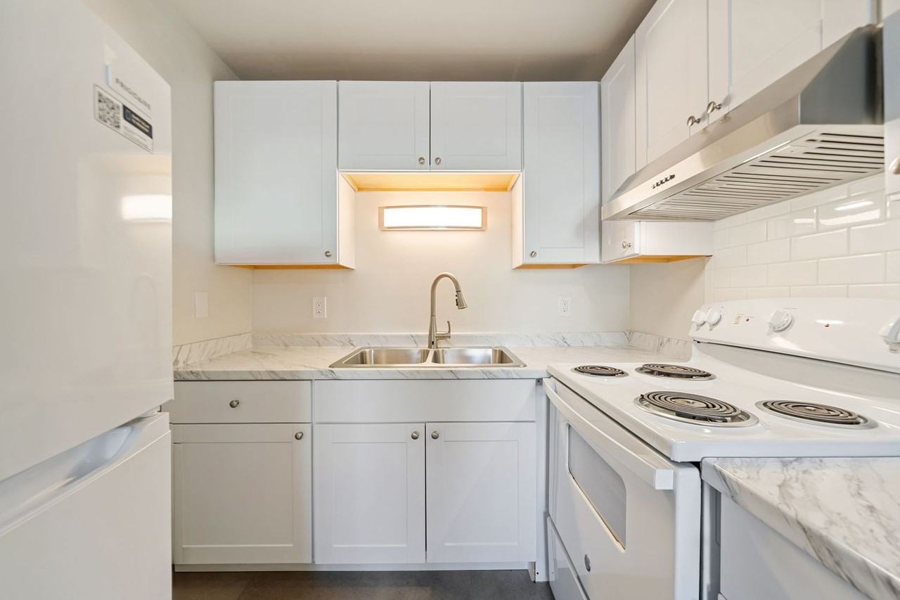 2718 Se Alder St - Photo 4 of 17