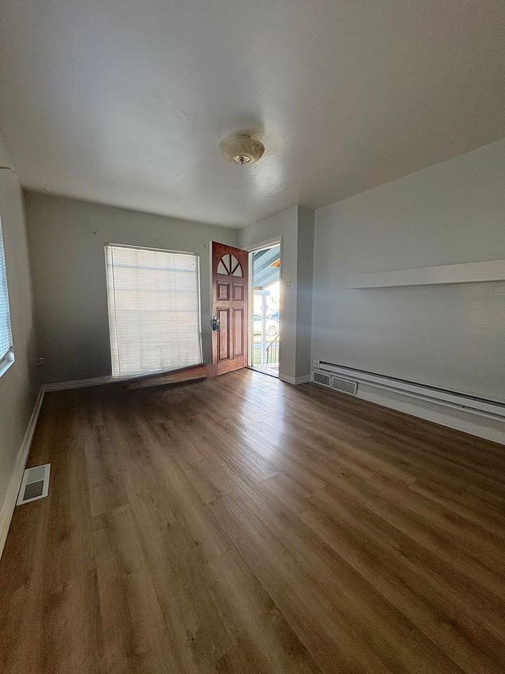 39 W 880 N - Photo 6 of 24