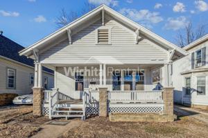 featured image of 921 N Poplar St